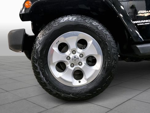 Used 2015 Jeep Wrangler Unlimited Sahara w/ Connectivity Group image 9