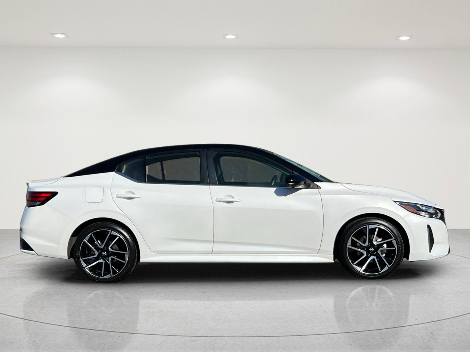 Used 2025 Nissan Sentra SR w/ SR Premium Package FWD image 6