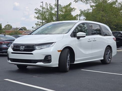 Used 2025 Honda Odyssey Touring image 16