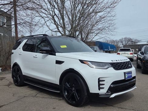 Used 2025 Land Rover Discovery Dynamic SE image 7