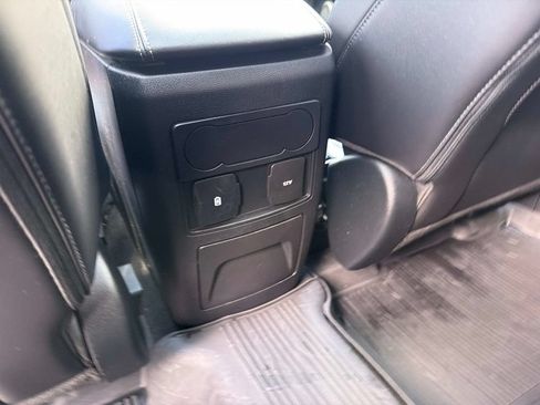 Used 2024 Ford Explorer XLT w/ Equipment Group 202A AWD/4WD image 17