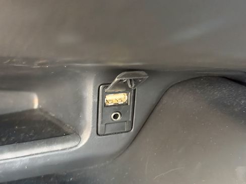 Used 2018 Toyota C-HR XLE FWD image 22