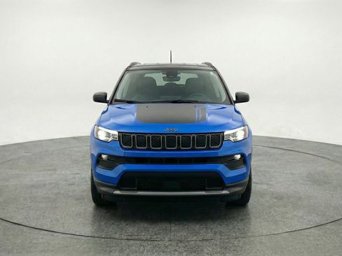 Used 2025 Jeep Compass Trailhawk AWD/4WD image 2