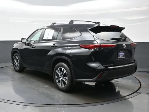 Used 2023 Toyota Highlander XLE AWD/4WD image 4