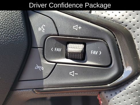Certified 2024 Chevrolet Trax RS w/ Driver Confidence Package FWD image 13
