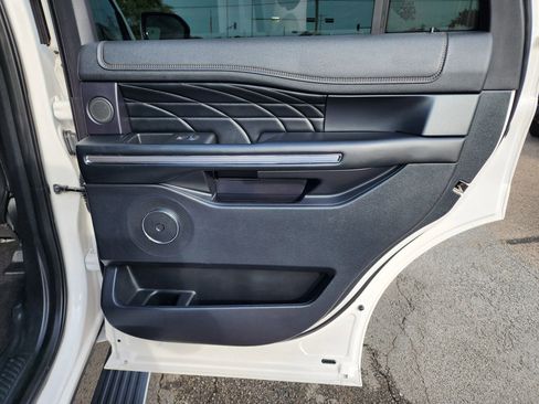 Used 2019 Ford Expedition Platinum image 12