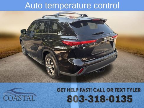 Used 2022 Toyota Highlander XLE FWD image 5