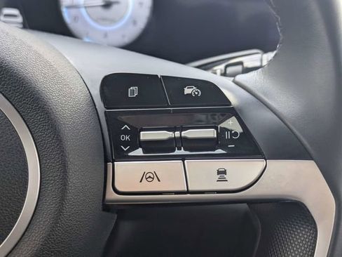 Used 2025 Hyundai Elantra Limited image 24