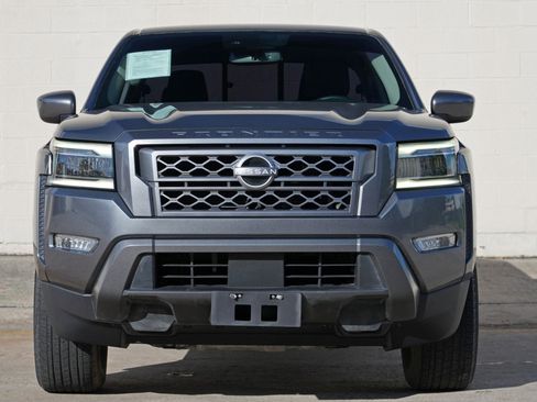 Used 2022 Nissan Frontier SV w/ SV Premium Package RWD image 6