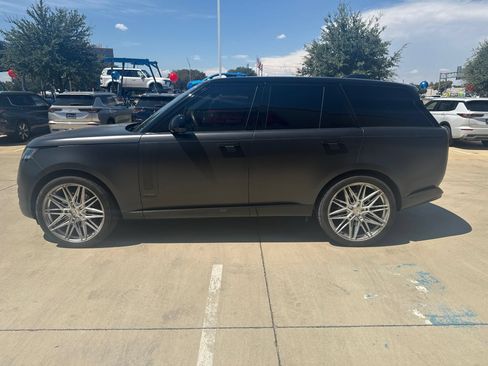 Used 2025 Land Rover Range Rover Autobiography AWD/4WD image 3