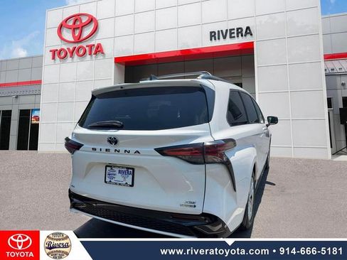 Used 2023 Toyota Sienna XSE w/ XSE Plus Package AWD/4WD image 6