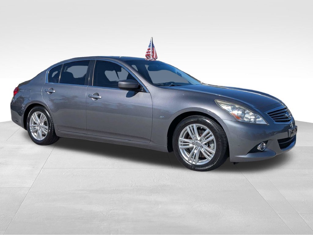Used 2015 INFINITI Q40 w/ Navigation Package RWD image 2