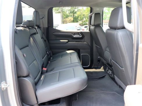 Used 2025 GMC Sierra 1500 SLT AWD/4WD image 13