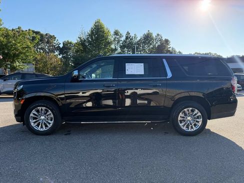 Used 2023 Chevrolet Suburban Premier w/ Premium Package 2 AWD/4WD image 2
