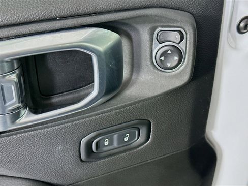 Used 2023 Jeep Wrangler Sahara image 15