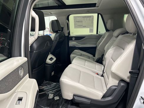 New 2026 Lincoln Navigator L Reserve AWD/4WD image 31