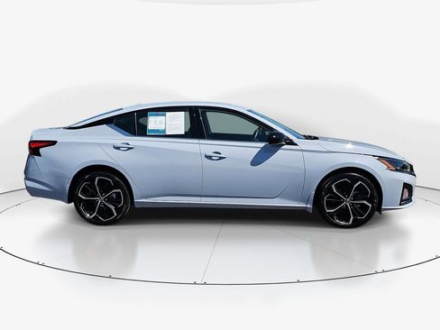 Used 2024 Nissan Altima 2.5 SR w/ SR Premium Package image 4