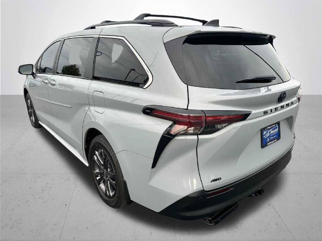 Used 2024 Toyota Sienna XLE Woodland Edition AWD/4WD image 9