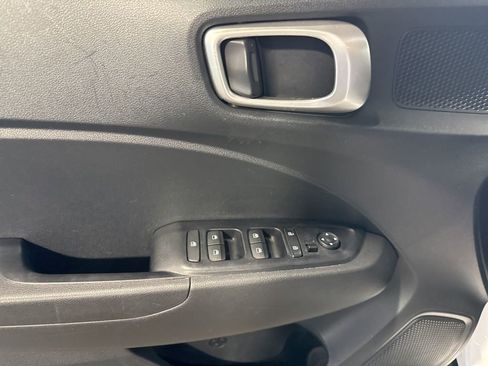 Used 2024 Hyundai Venue SE image 28