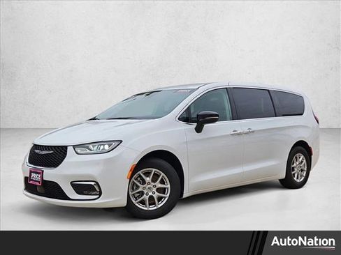 Used 2024 Chrysler Pacifica Touring-L FWD image 1