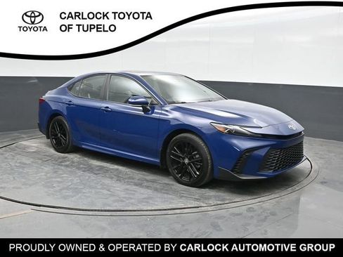 Used 2025 Toyota Camry SE image 5