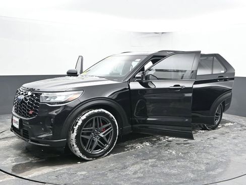 Used 2025 Ford Explorer ST image 35