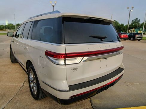 Used 2022 Lincoln Navigator 4WD image 4