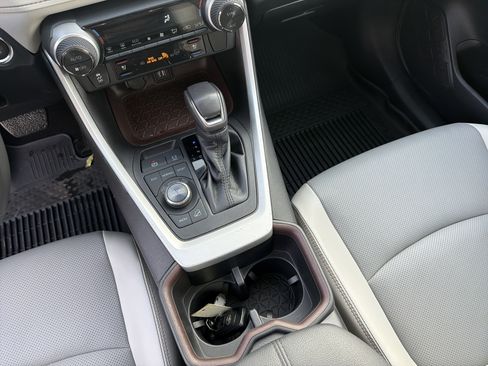 Used 2023 Toyota RAV4 Limited image 17