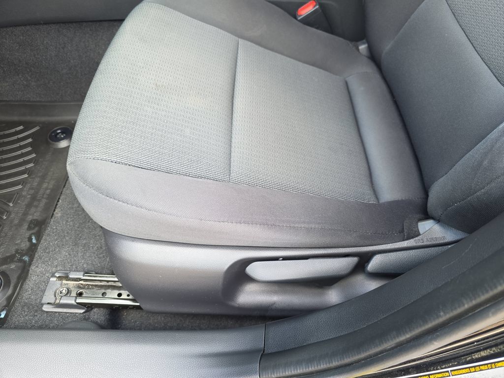 Used 2024 Toyota Prius LE AWD/4WD image 30