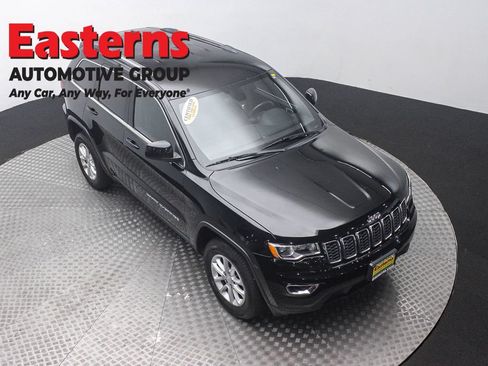 Used 2021 Jeep Grand Cherokee Laredo AWD/4WD image 3