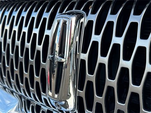Used 2022 Lincoln Nautilus Reserve w/ Equipment Group 201A image 14