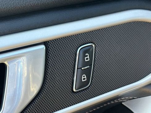Used 2023 Ford Explorer XLT w/ Equipment Group 202A RWD image 21