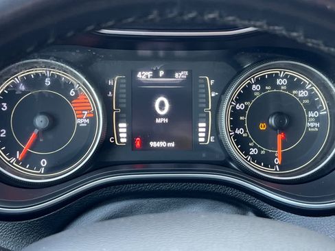 Used 2019 Jeep Cherokee Altitude image 31