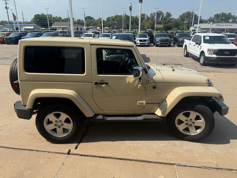 Used 2011 Jeep Wrangler Sahara w/ Dual Top Group AWD/4WD image 10