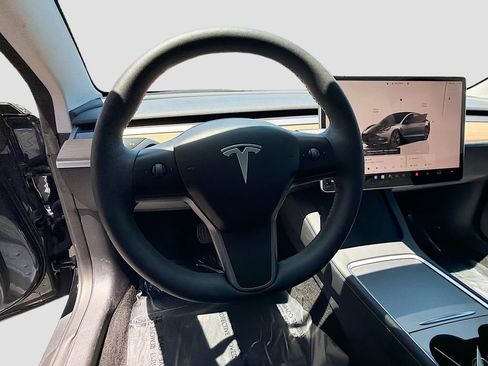 Used 2023 Tesla Model 3 Standard Range RWD image 10