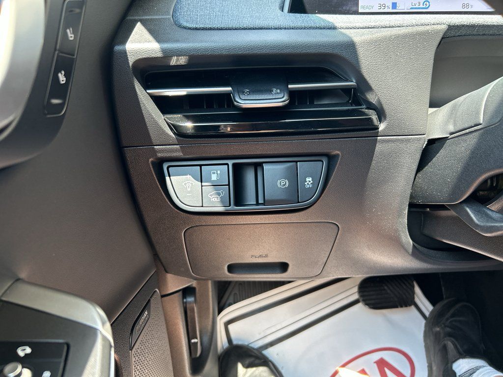 Certified 2024 Kia EV6 Wind w/ Wind Technology Package AWD/4WD image 26