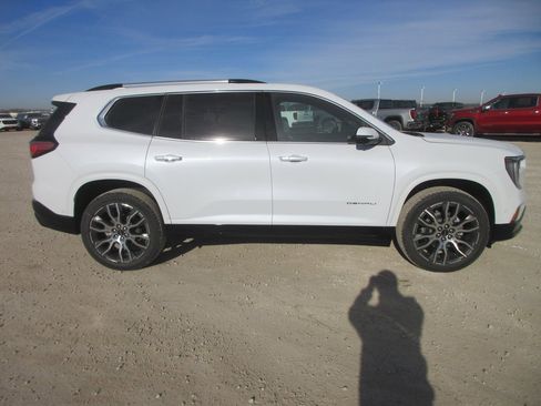 New 2026 GMC Acadia Denali Ultimate image 3