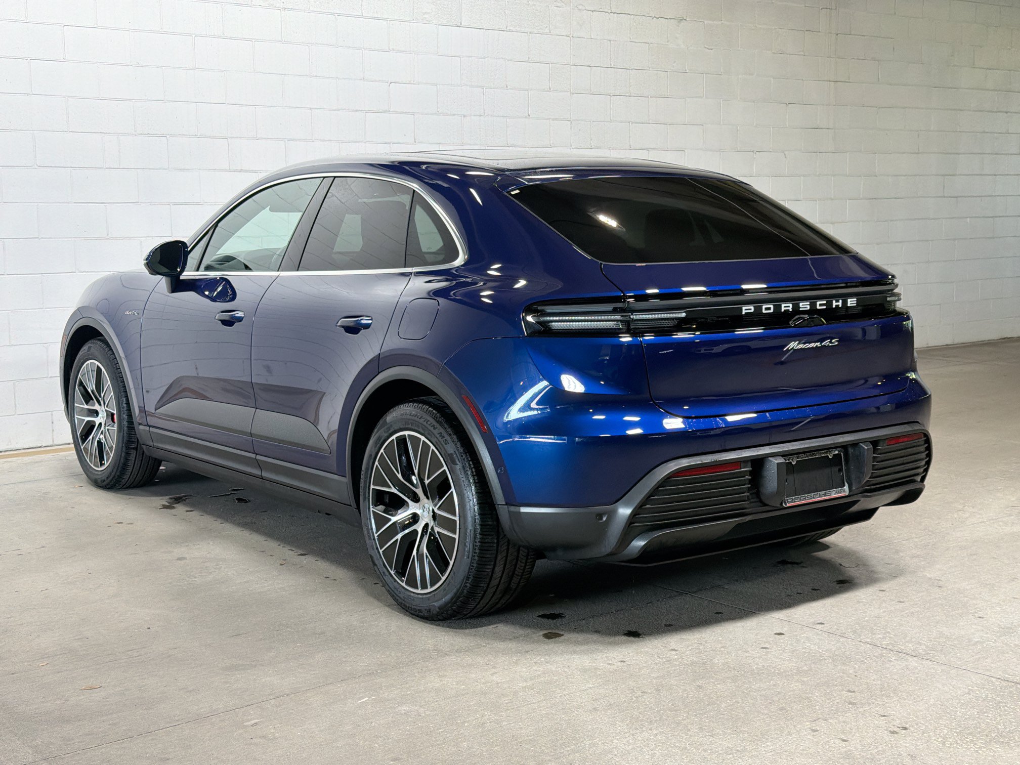 Certified 2026 Porsche Macan 4S Electric AWD/4WD image 3