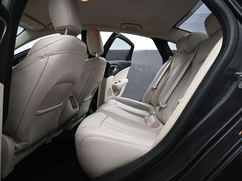 Used 2017 Chrysler 200 Limited Platinum image 15