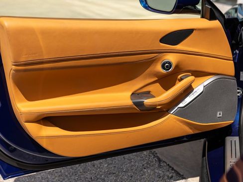 Used 2019 Ferrari Portofino RWD image 38