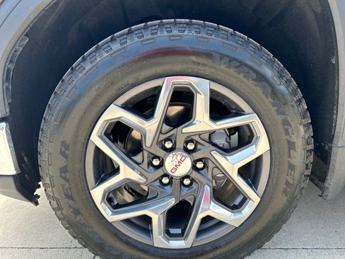 Used 2023 GMC Sierra 1500 SLT w/ SLT Premium Plus Package AWD/4WD image 9