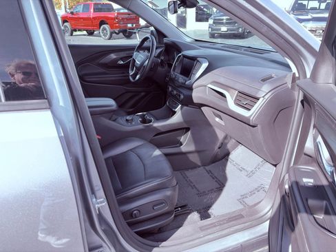 Used 2024 GMC Terrain SLT image 6