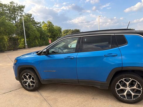 Used 2024 Jeep Compass Limited AWD/4WD image 7