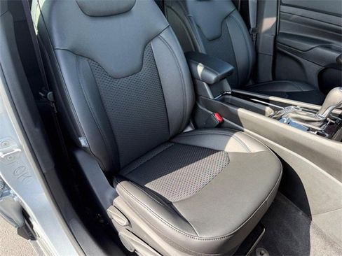 New 2025 Jeep Compass Latitude w/ Sun & Sound Group image 15