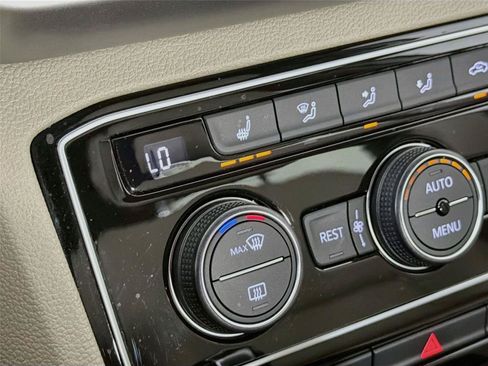 Used 2023 Volkswagen Atlas SE w/ Black Wheel Package FWD image 19