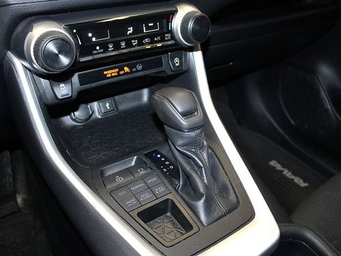 Used 2020 Toyota RAV4 LE w/ All Weather Liner Package AWD/4WD image 19