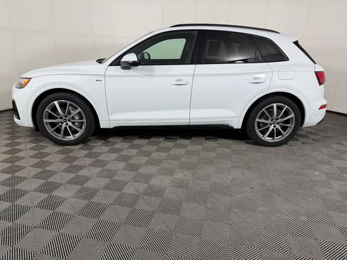 Used 2023 Audi Q5 e Premium Plus w/ Premium Plus Package AWD/4WD image 2