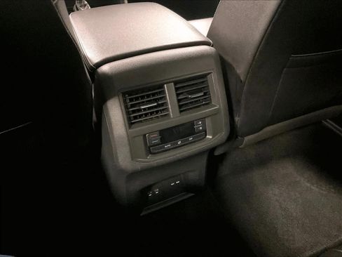 Used 2023 Volkswagen Atlas SE image 29