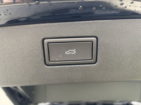 New 2026 Volkswagen Tiguan SE R-Line image 19