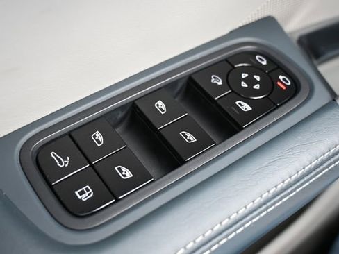 Used 2021 Porsche Cayenne Turbo S AWD/4WD image 40